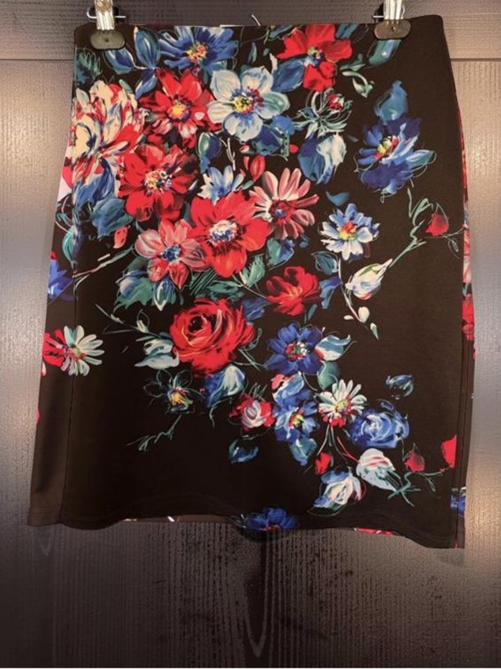 Betsey Johnson Iconic,dark floral,moody,red & blue floral Pencil Skirt Sz:L ❤️